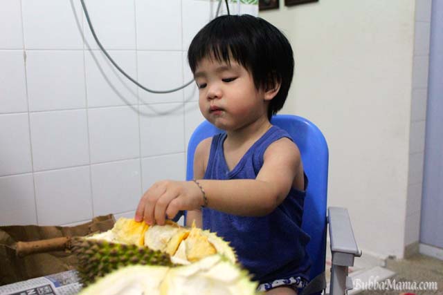Bubba: Heee... all these delicious durian to myself!