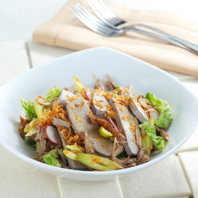 BLACK SOYBEAN TAU KWA SLICES WITH SHREDDED SMOKED DUCK_1243