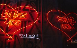 Sen╠âor Taco Clarke Quay - Neon Sign