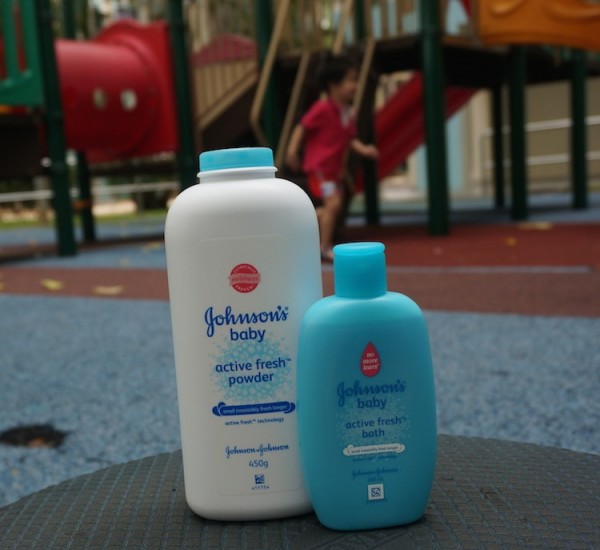 Children play longer outdoors with Johnson's Baby Active Fresh™ Bath & Powder 
