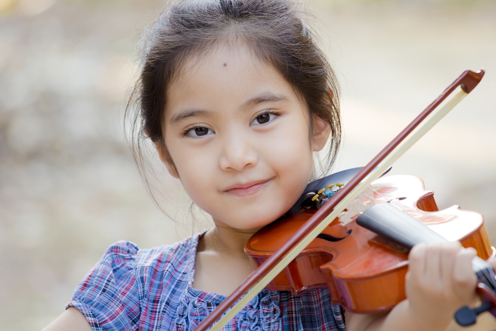 child-playing-violin