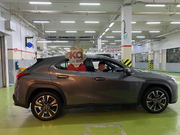 winner of Ka Laundry and FairPrice Promotion posing with his Lexus