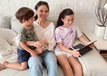 Jamie Yeo and kids learning with Apple iPad